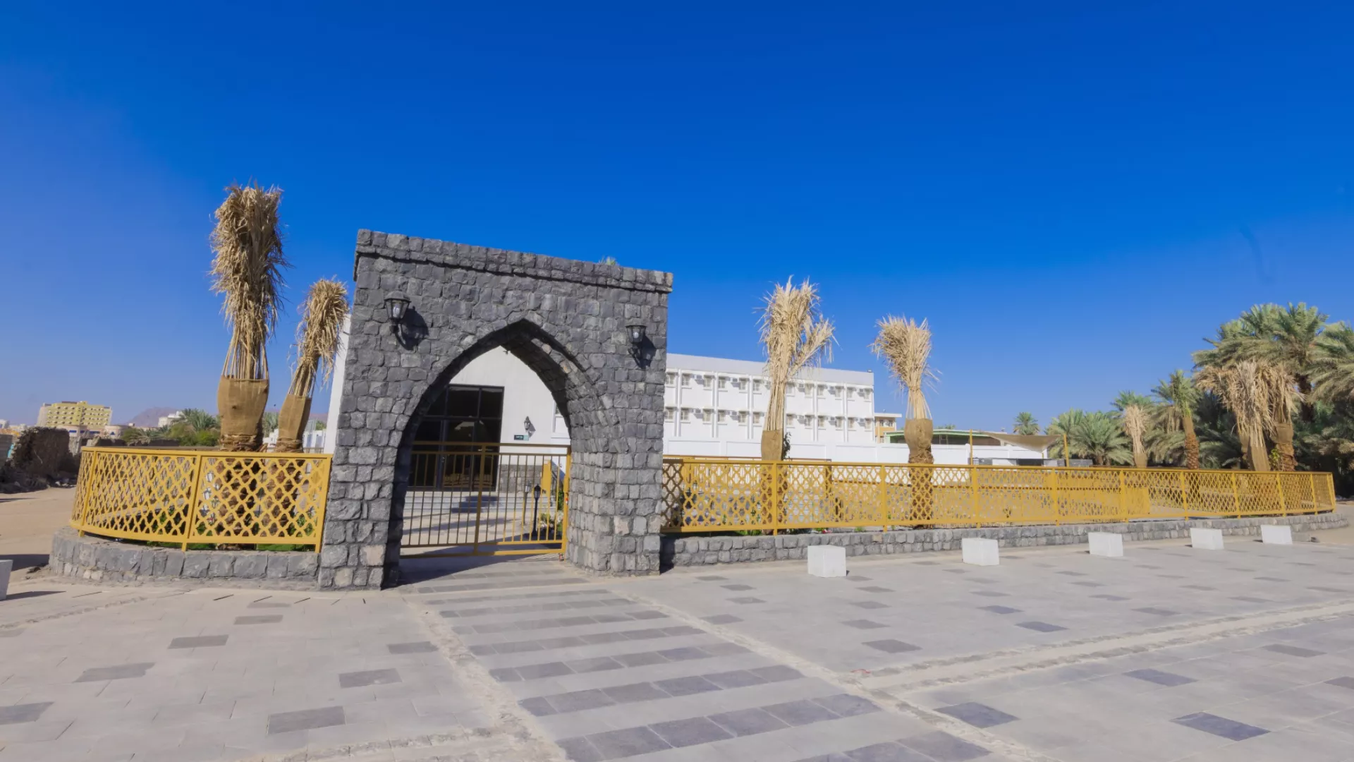 بئر الفُقَير التاريخية وموقع بستان سلمان الفارسي في المدينة المنورة